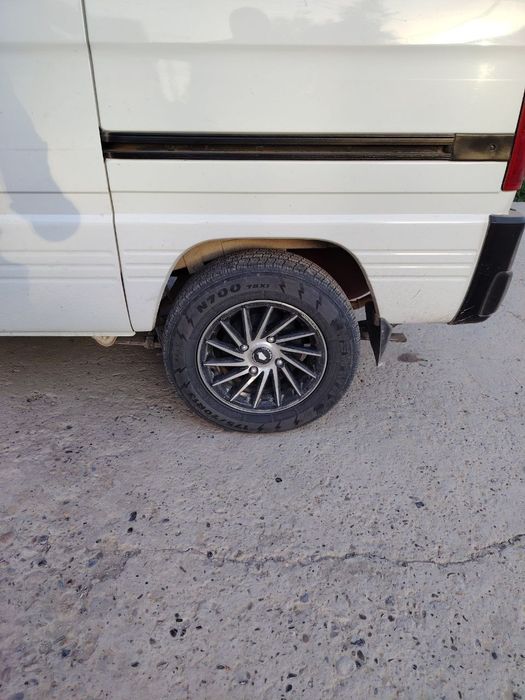 R13 diska balon holati zoʻr chaqa chuqa joyi yoʻq balon holatiyam zoʻr