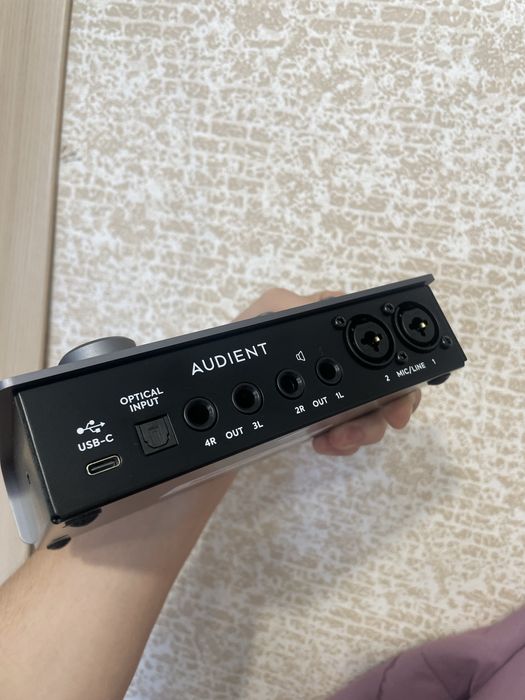 Звукавая карта Audient + микрафон Se8