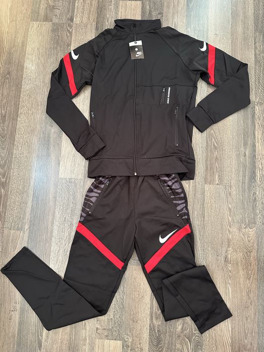 Мъжки екипи Адидас Найк