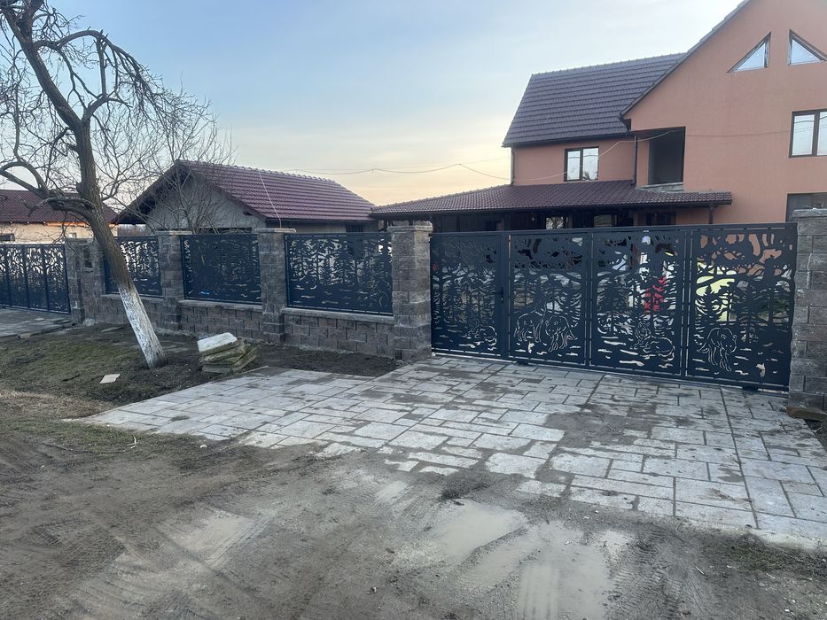 Porti garduri din tabla decupata