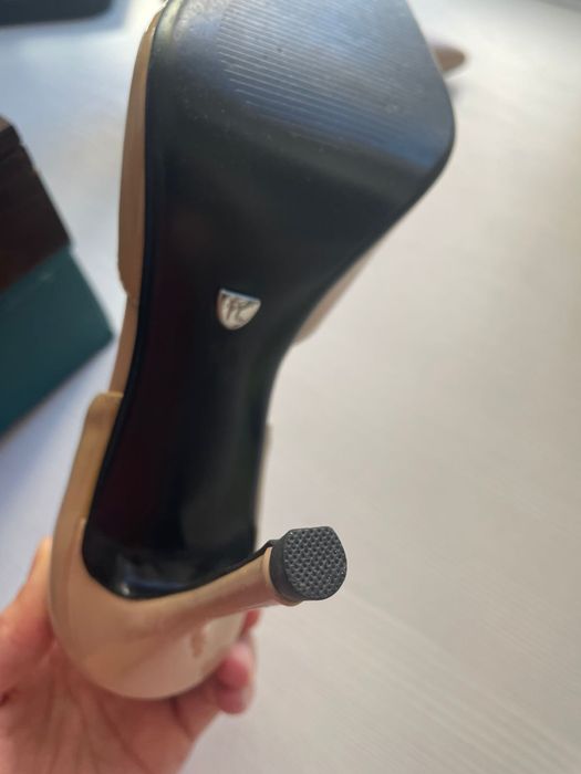 Бежевые туфли 35 р