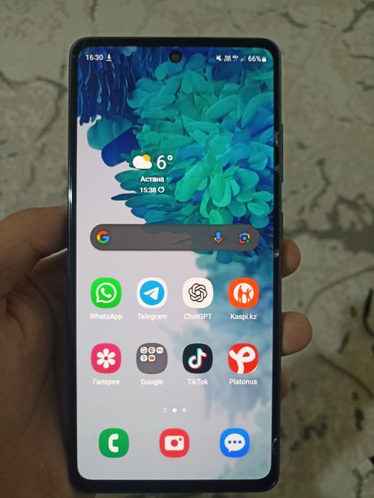 Samsung s20 fe продам или обмен