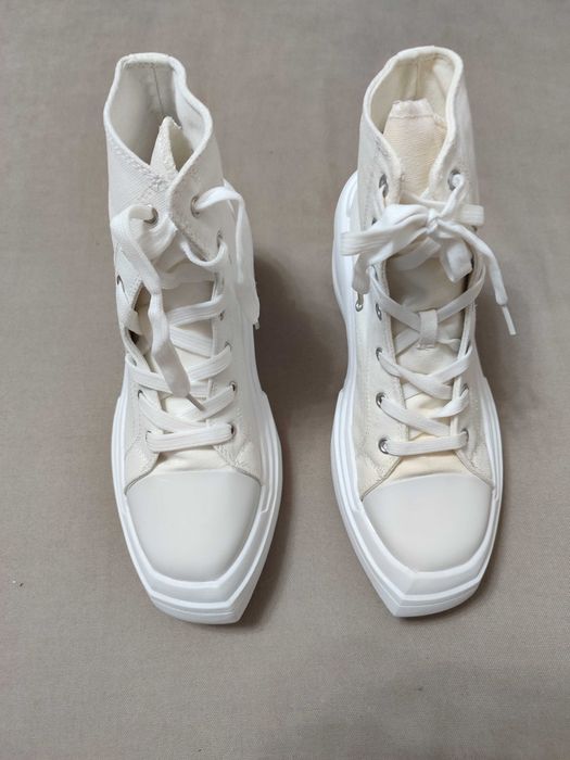 Белые кеды на платформе