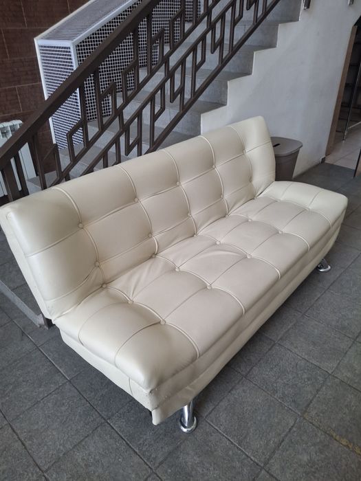 Диванчики  4 шт по 35 000 шт.  продаю парами для кафе дачи дома