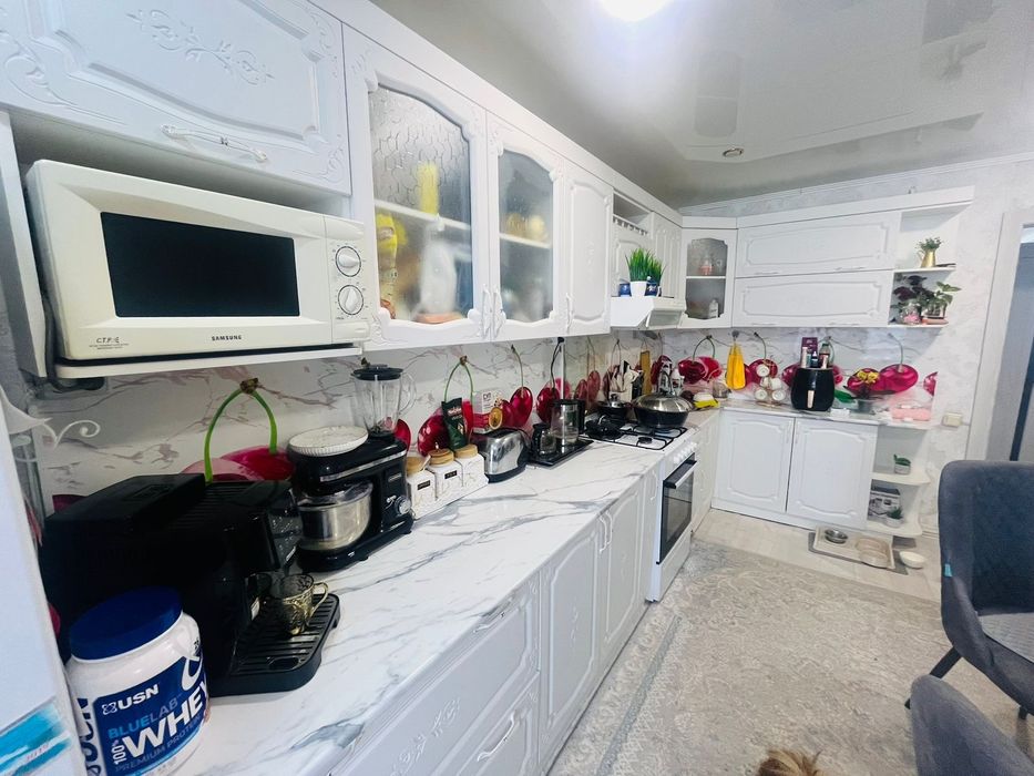 Срочно кухонные гарнитур