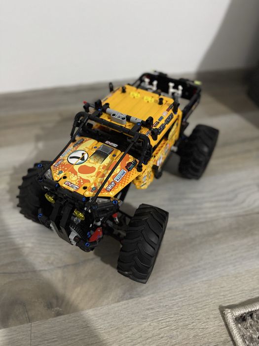 LEGO® Technic - 4x4 X-treme Off Roader (42099)