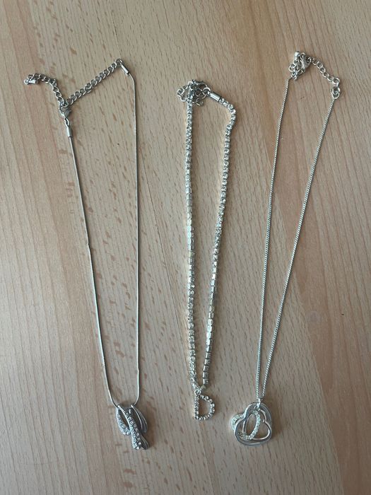 Три различни колиета