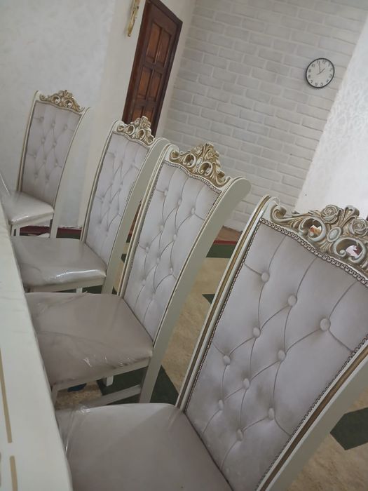 Мебел стул, стол