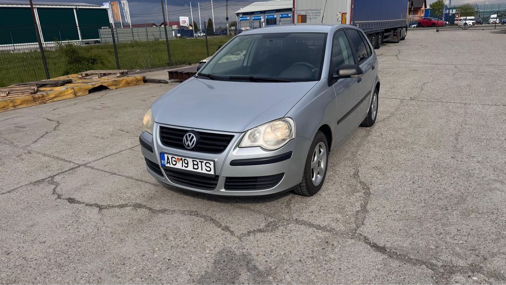 VOLKSWAGEN Polo