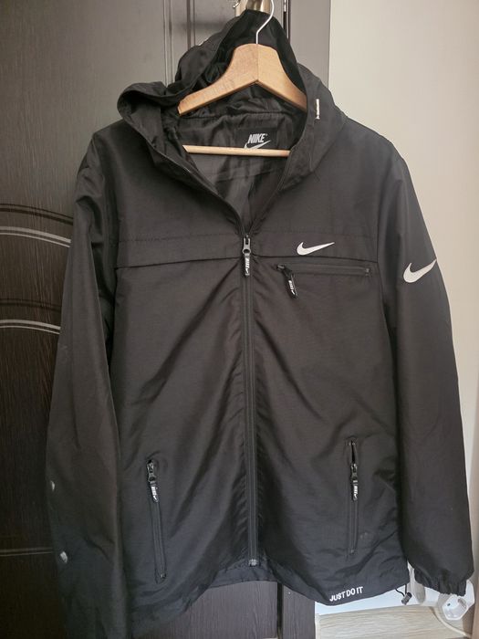 Geaca subtire Nike