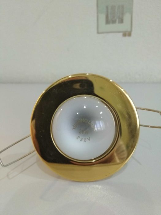 Продам встраиваемые светильники