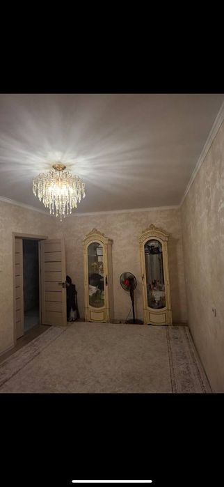 Uy sotiladi 2 xonal 70 m²i yangi remont jihozlari bilan