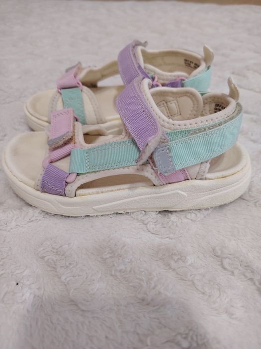 Маратонки и сандали 26размер