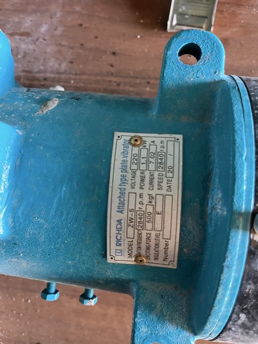 Продам вибратор строительный