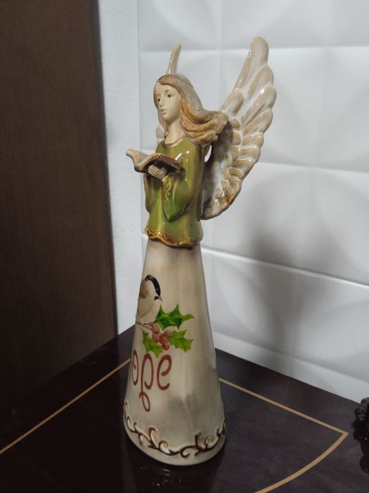 Срочно Продам Фарфоровую статуэтку