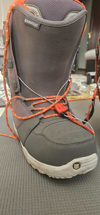 Сноуборд GNU, ботинки Burton, крепы Forum