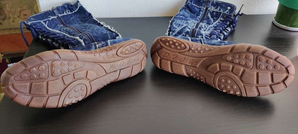 ghete cizme lungi material blugi, NOI, marimea 39 , cu mic defect