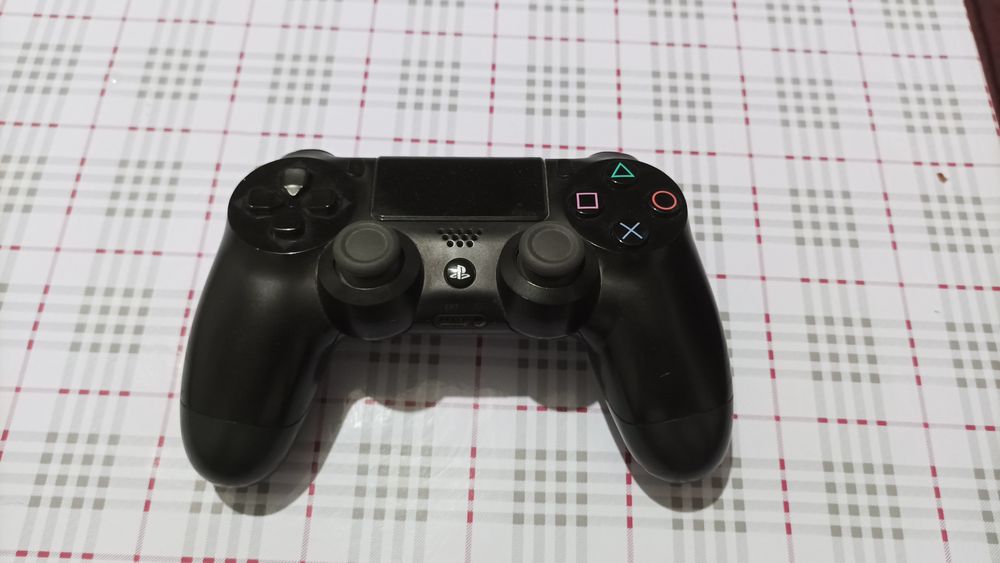 Продается dulshock 4 не заряжается
