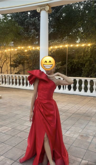 Платье вечернее в хорошем состоянии