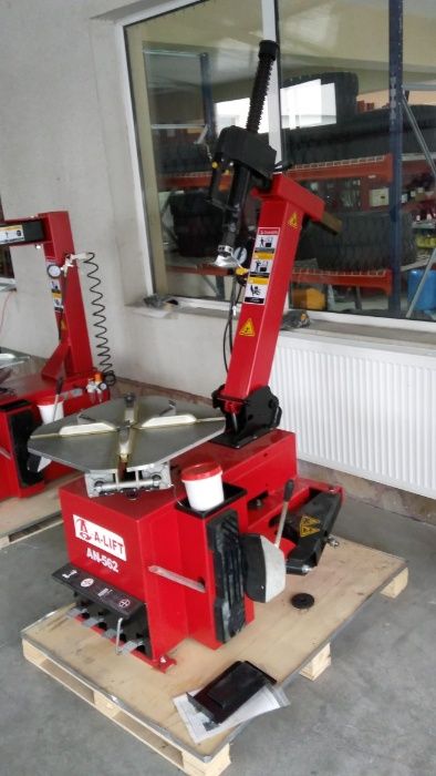 Машина за гумодемонтаж до 24" с подвижно пневматично рамо, модел А-98