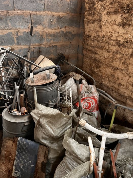 Сдам металл 300кг +- самовывоз