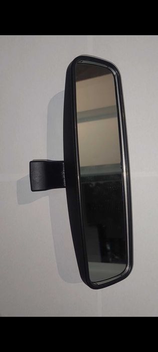 Oglinda retrovizoare