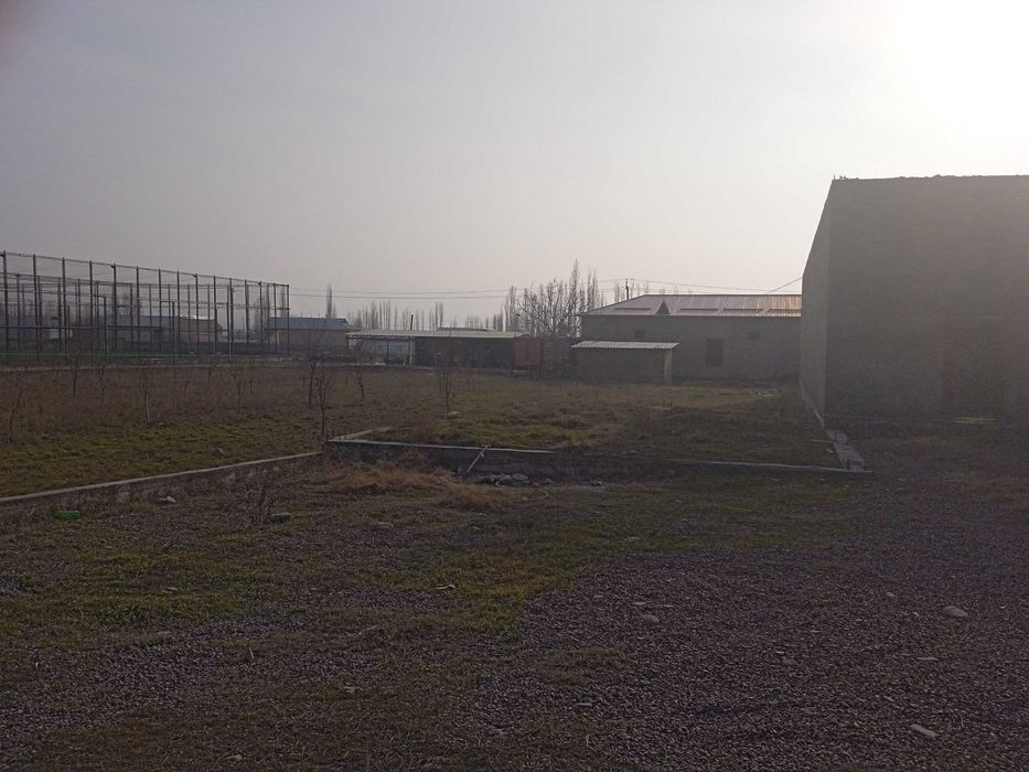 Нурбодда шахарчасида бино иншоат сотилади