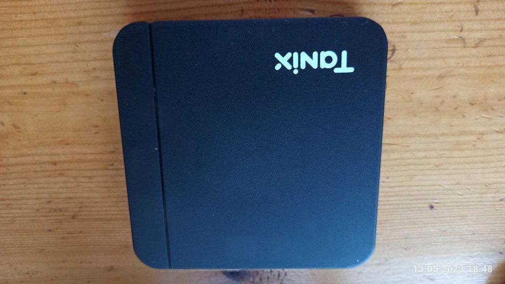 Смарт бокс смарт приставка Smart box Tanix W2