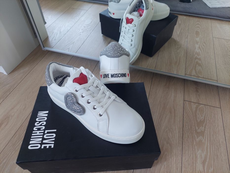 LOVE Moschino Оригинални бели кецове н.42