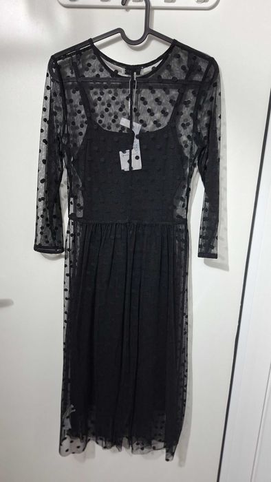 Елегантна черна тюлена рокля с точки – WAREHOUSE