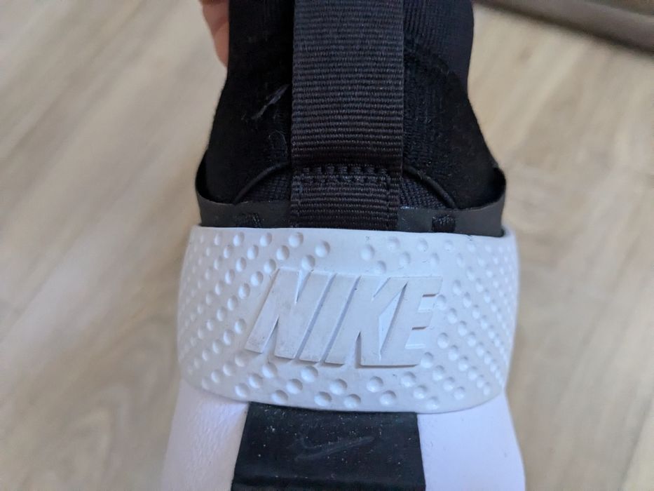 Маратонки  Nike    номер 36,5