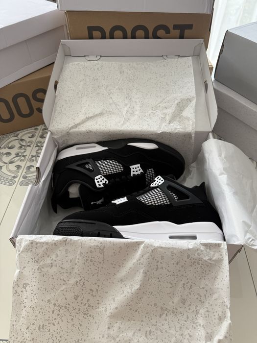 Jordan Retro 4 White Thunder