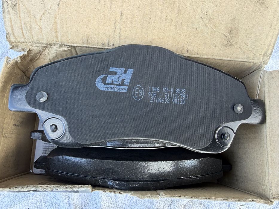 Нови предни накладки ROADHOUSE Toyota Avensis T25 1.8 2.0 D4D 1046.02