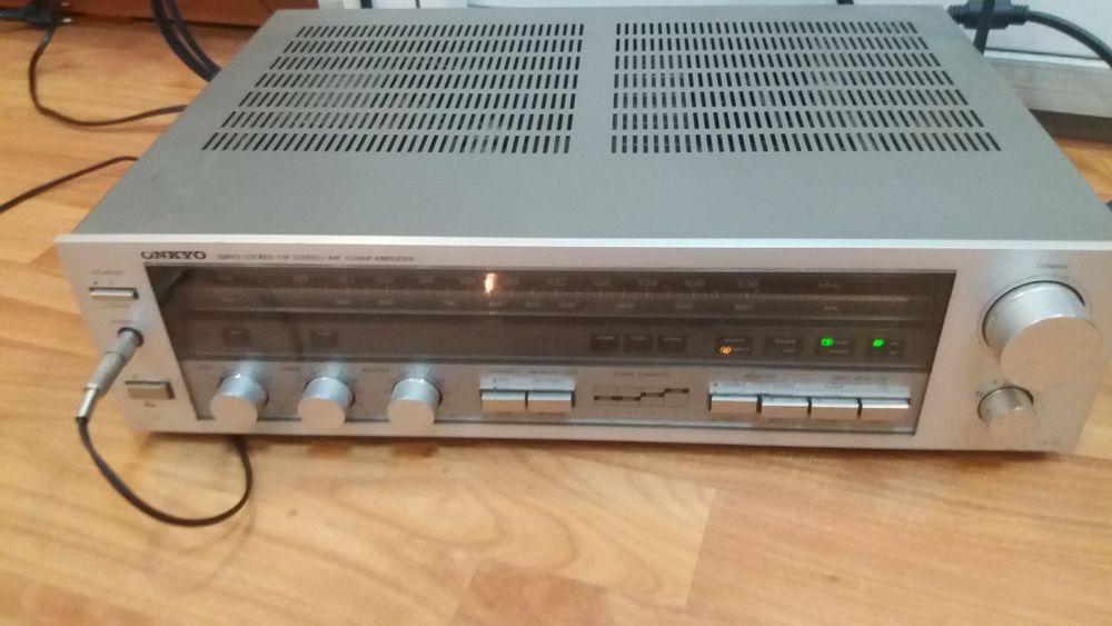 Amplituner onkyo