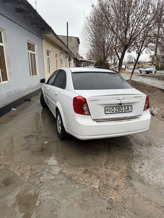 Jentra moshinasi sotiladi