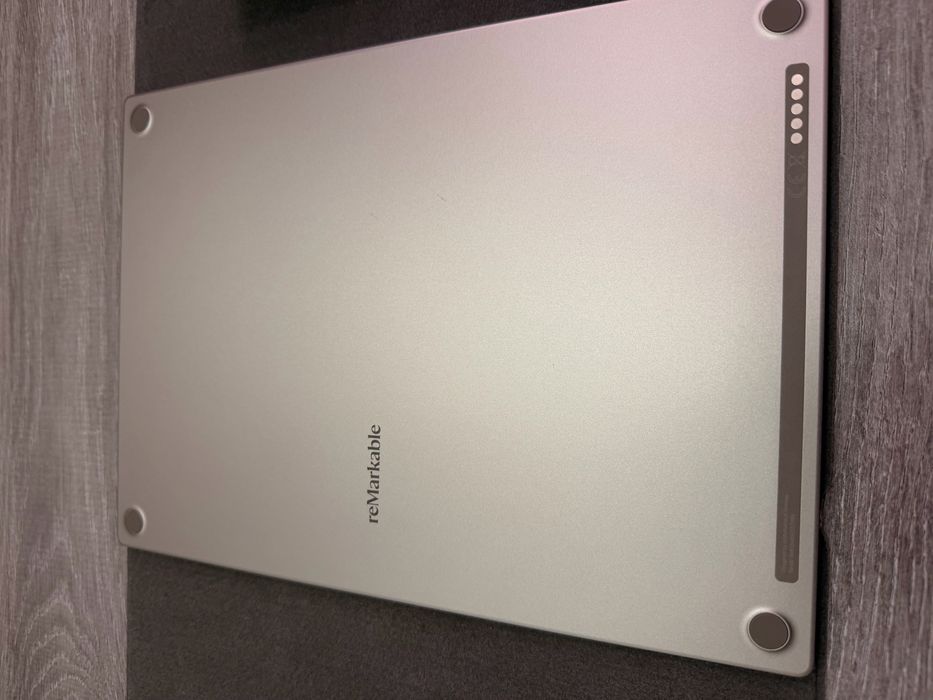 reMarkable Paper Pro – funcțional, cu mic defect estetic + pen nou
