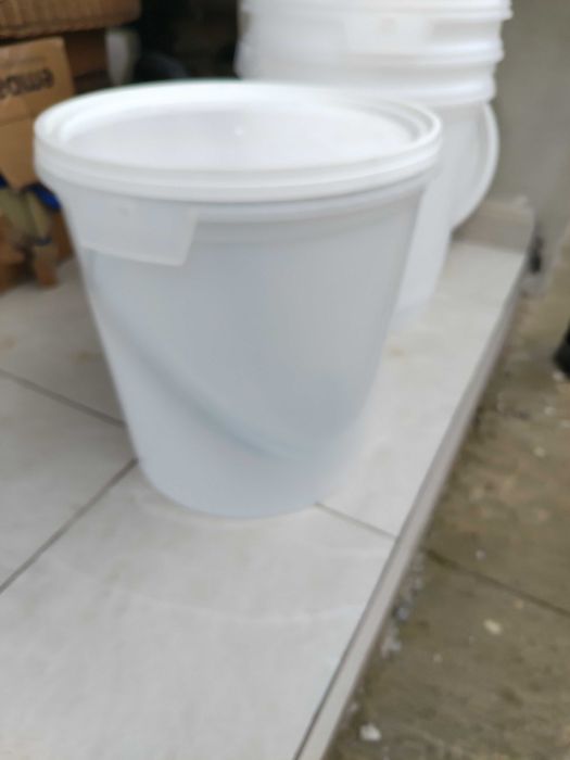 Găleată plastic 32l cu capac și maner