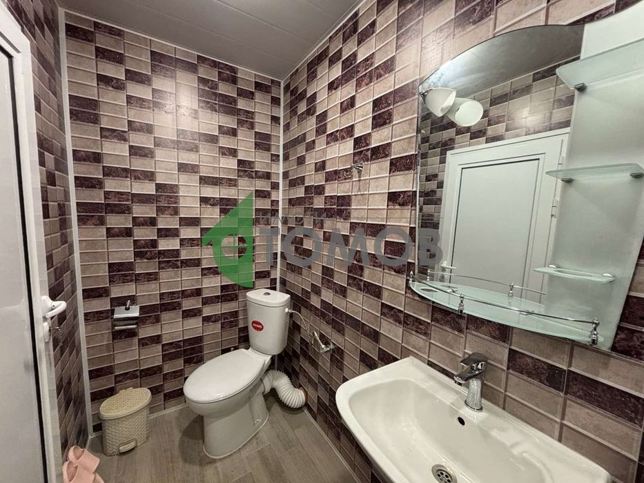 Двуетажна масивна къща в село Змейово