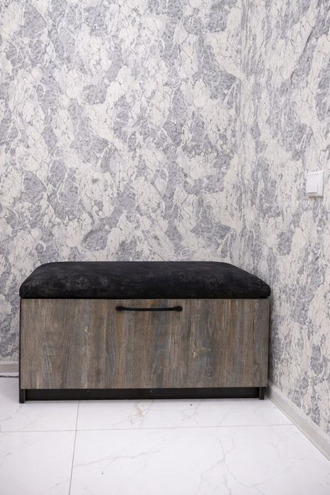 Mebel dlya prixojey v xoroshim sostoyanii