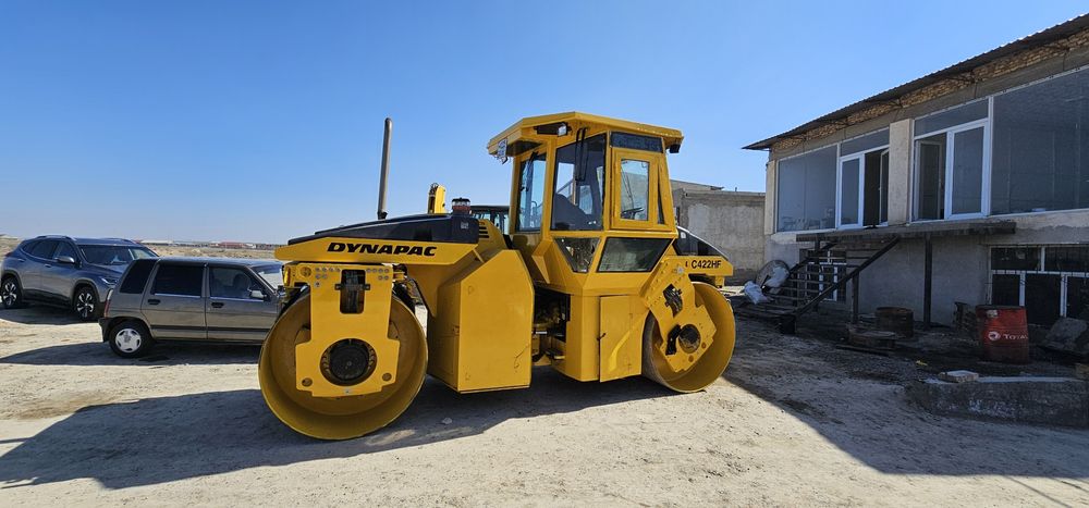 Дарожный 2 валцовий пневматический коток DYNAPAC