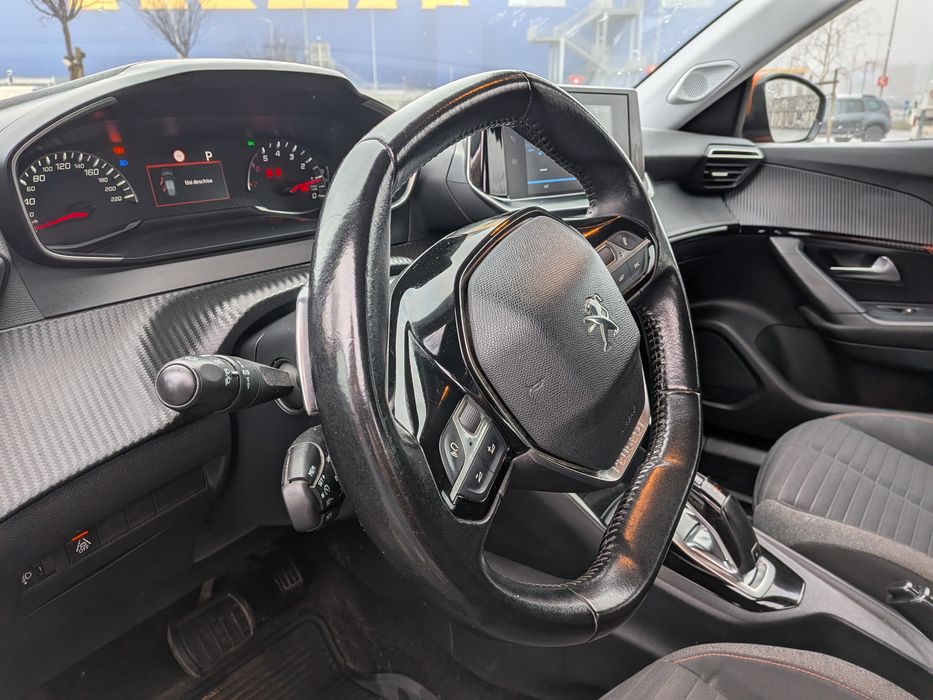 Peugeot 2008 1.2 proprietar de noua