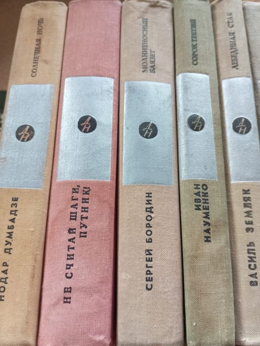 Книги продам срочно