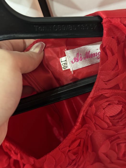 Детска червена рокля