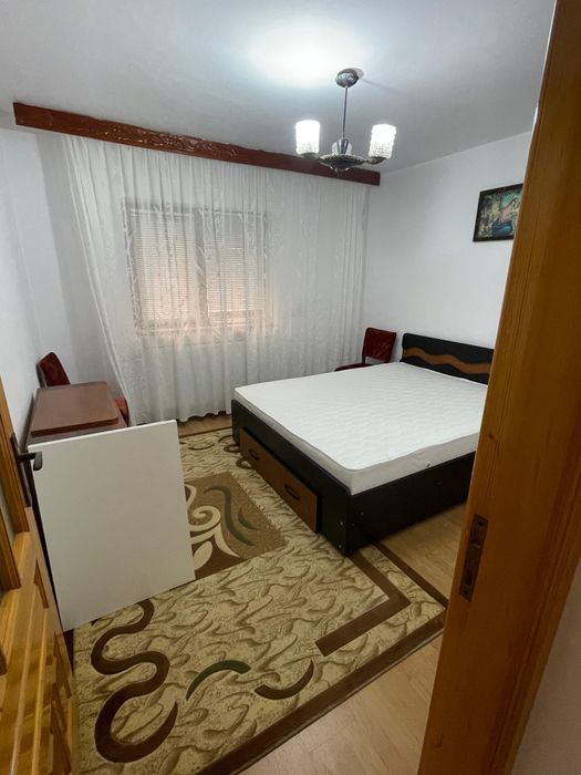 Închiriez apartament