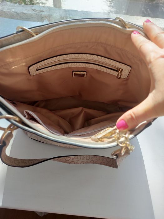 Продаётся новая сумка Guess новая оригинал