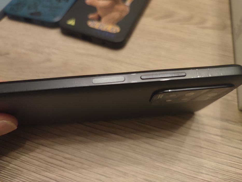 Redmi Note 11 телефон неразличим от нов. Подарък 3 бр. Калъфи за него