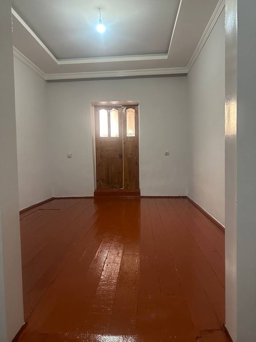 Уй сотилади Нурафшон шахрида