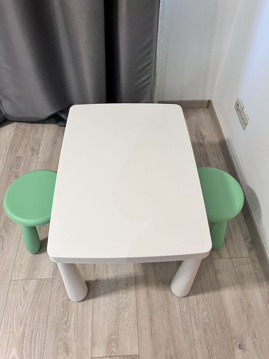 Masuta + 2 scaunele Ikea noi