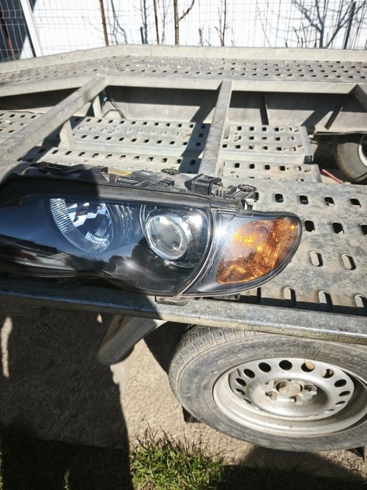 Vând faruri bixenon BMW e46