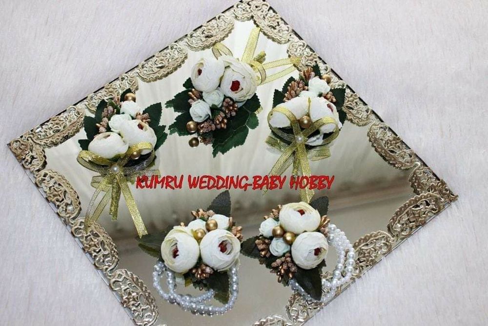 Луксозни гривни за шаферки бутониери